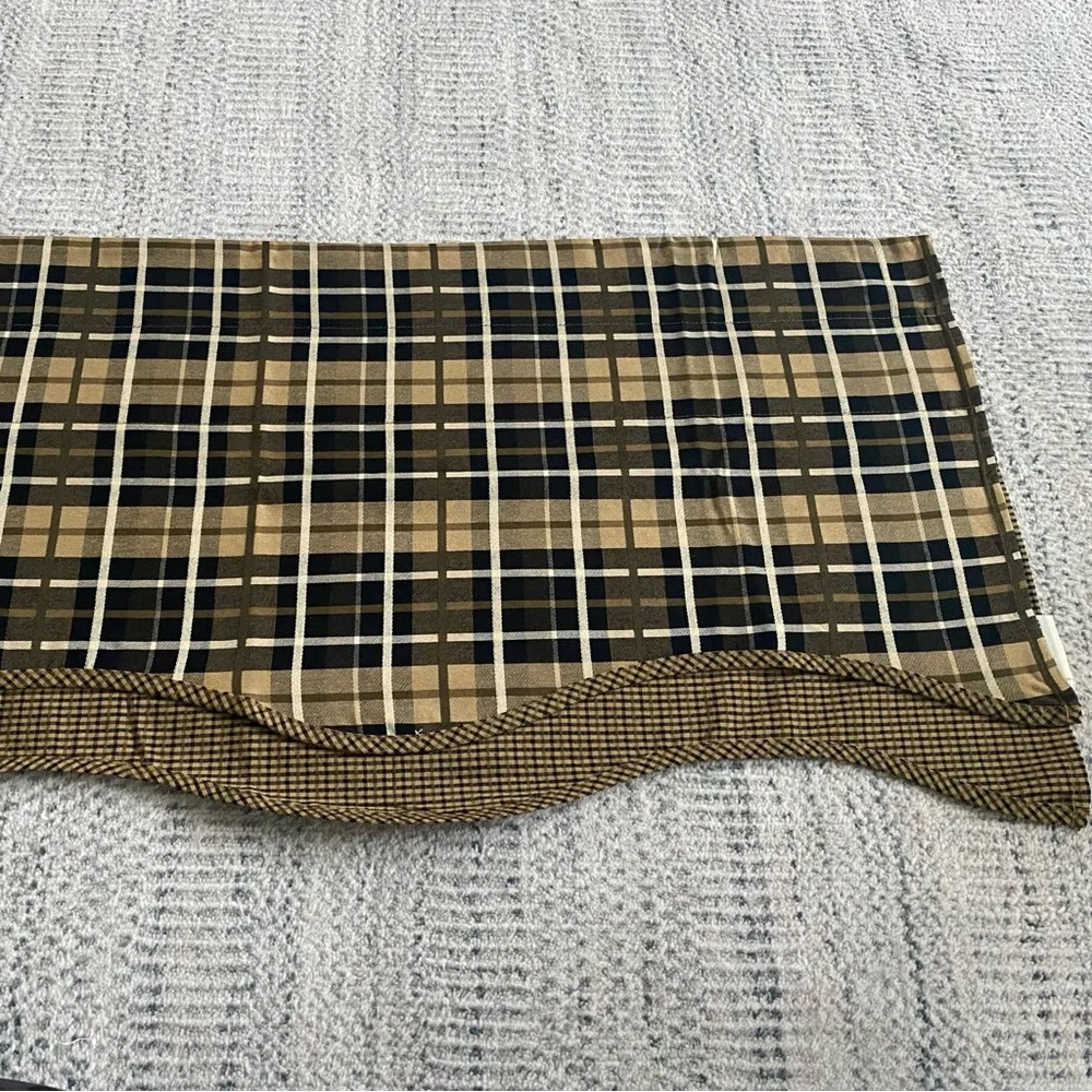 Waverly Fairfield Valance in Black and Gold  Plaid